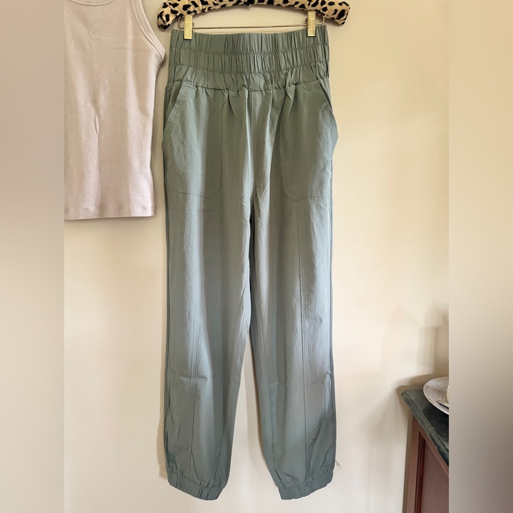 Brand New Army/Hunter Green Contemporary Joggers Size Large